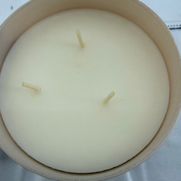 White Barn Vanilla Bean 3-Wick Candle Never Burned - Picture 3 of 4